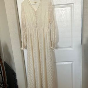 Beautiful cream dress perfect for family pictures or maternity